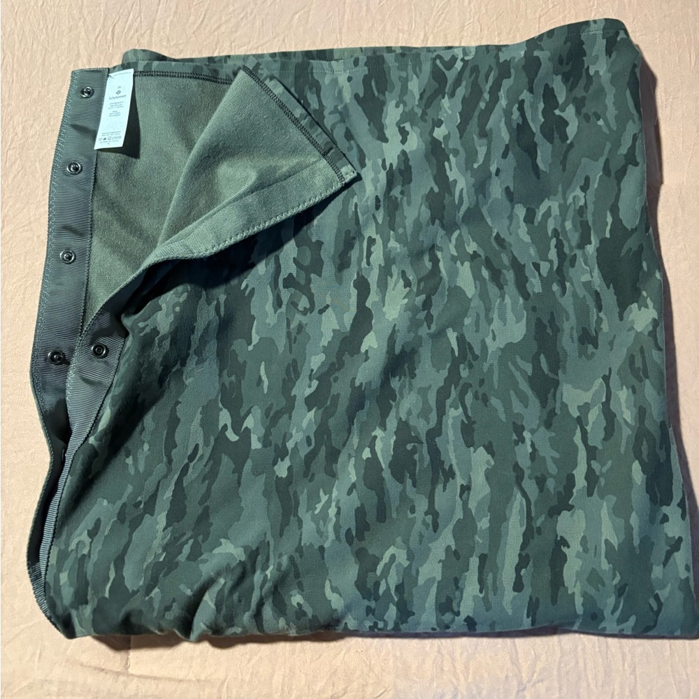 Lululemon Athletica Vinyasa Button Scarf
